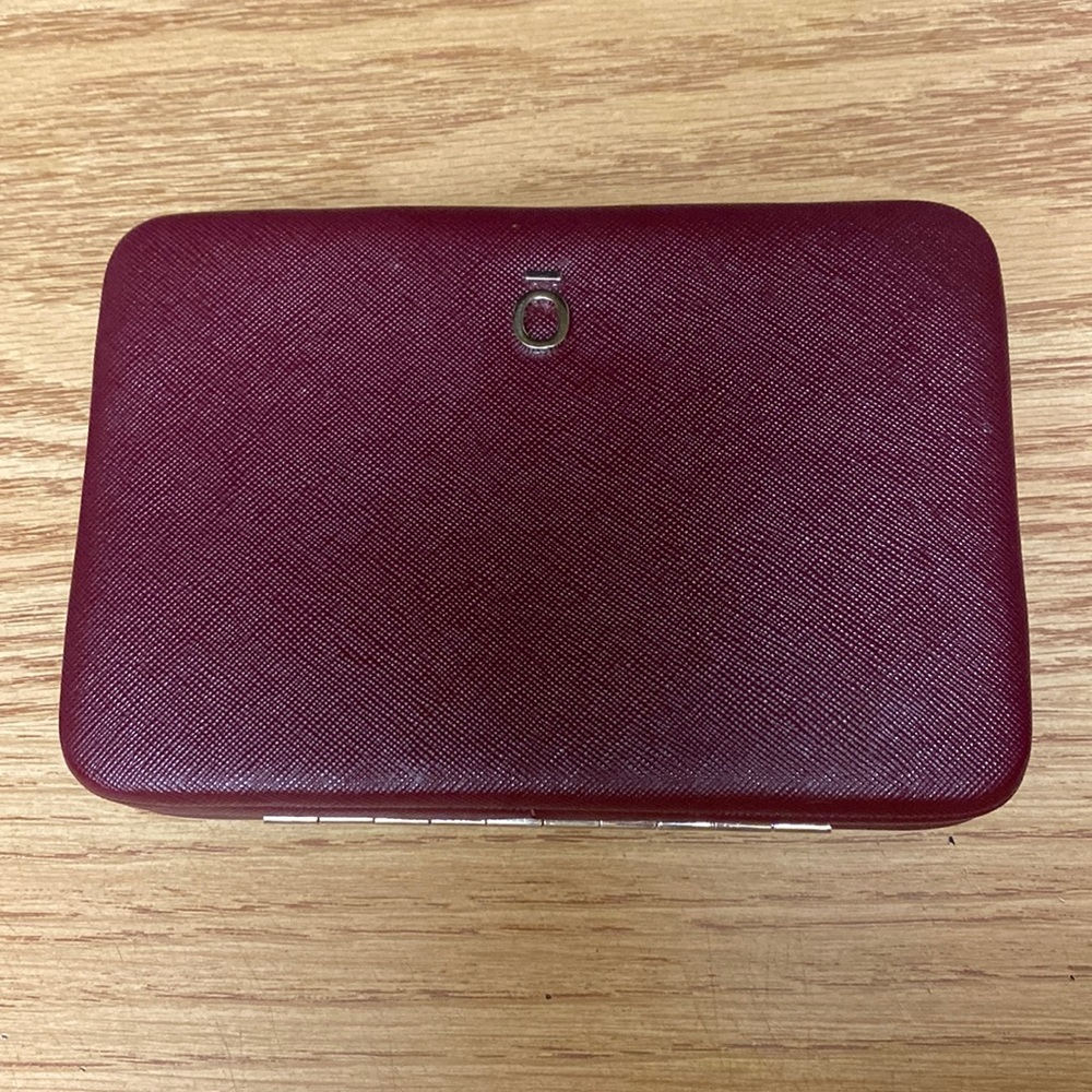 💙 Bundle 6 items for 20% off - doTERRA burgundy touch clutch